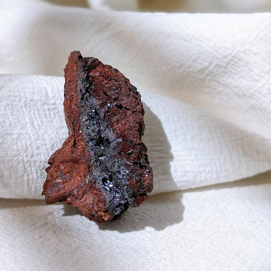 [CU01] Cuprite on Hematite 赤銅礦赤鐵礦