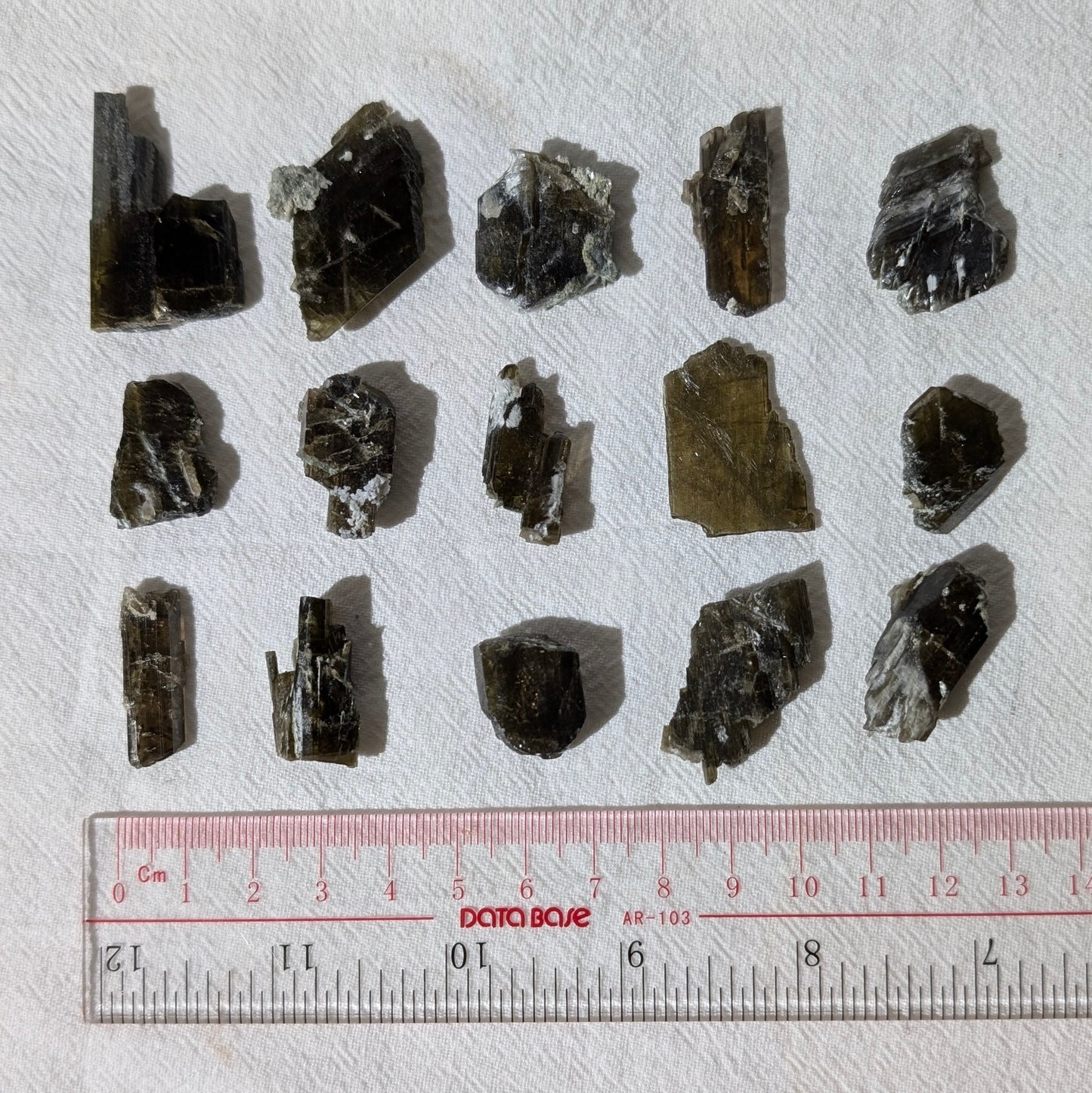 Gemmy Epidote 15pcs lot, Pakistan 高品綠簾石