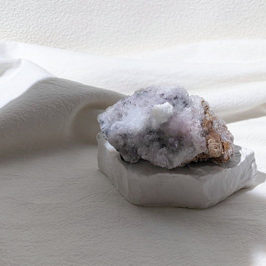 [CR06] Pastel Purple Creedite with Hyalite 粉紫氟鋁石膏玉滴石