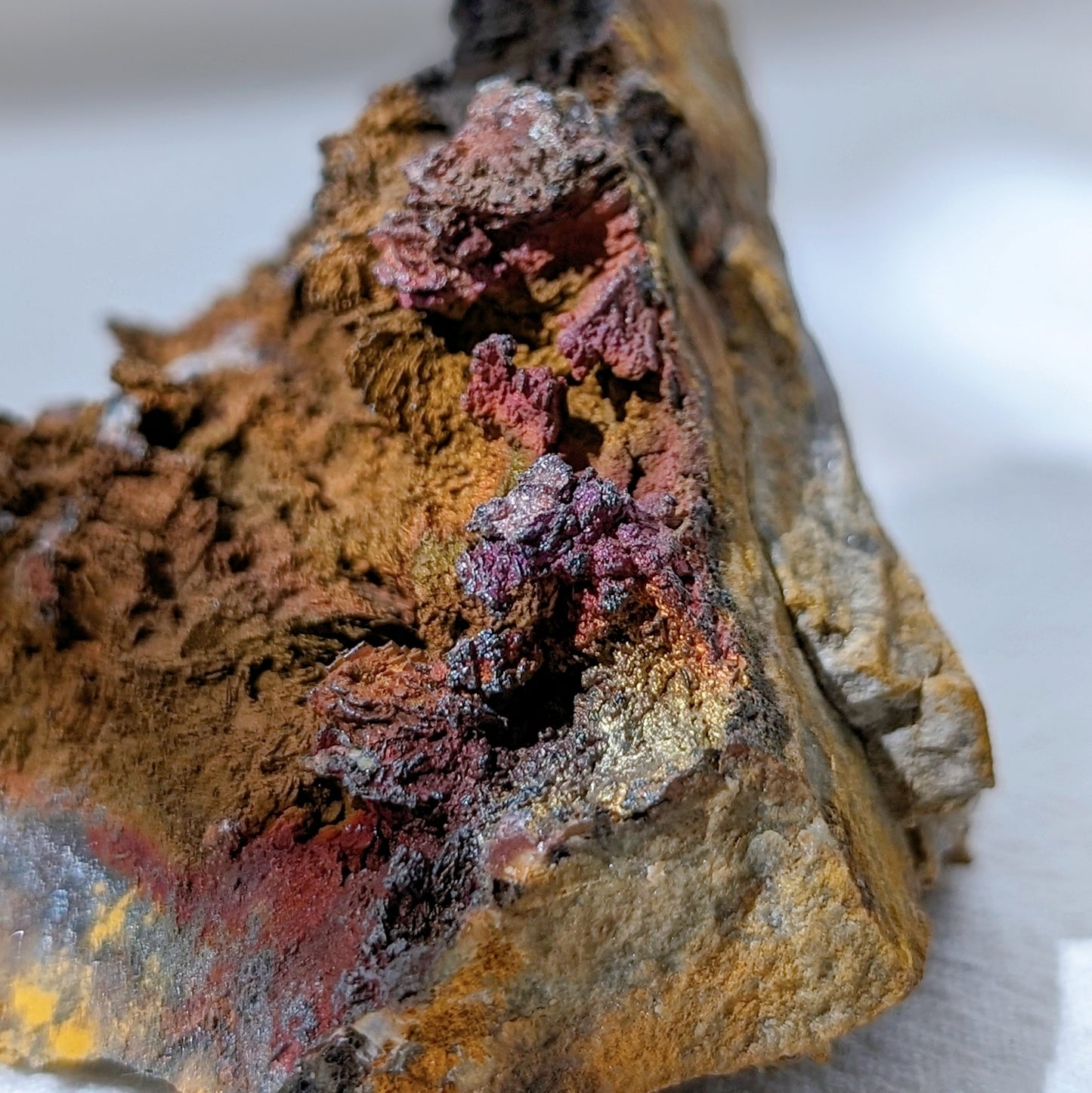 [GO01] Goethite ps. Barite with iridescent Goethite and Calcite, USA