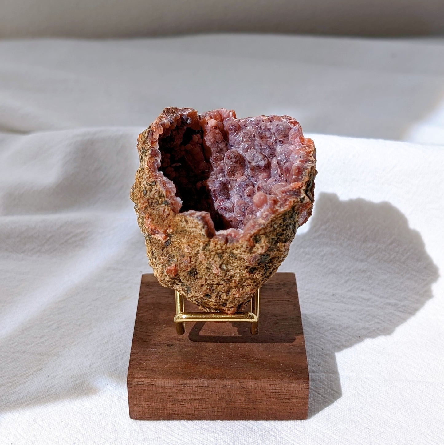 [CD02] Pink Chalcedony Stalactite Geode 摩洛哥粉紅瑪瑙洞