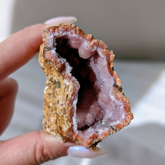 [CD01] Pink Chalcedony Stalactite and Quartz Geode 摩洛哥粉紅瑪瑙水晶洞