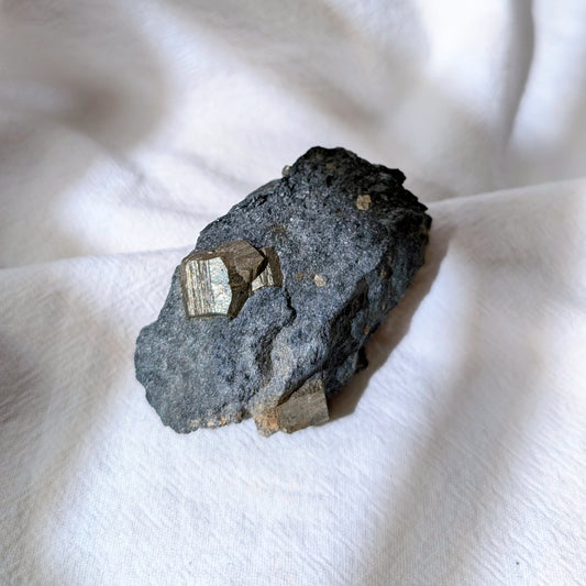 [PY13] Pyrite 黃鐵礦