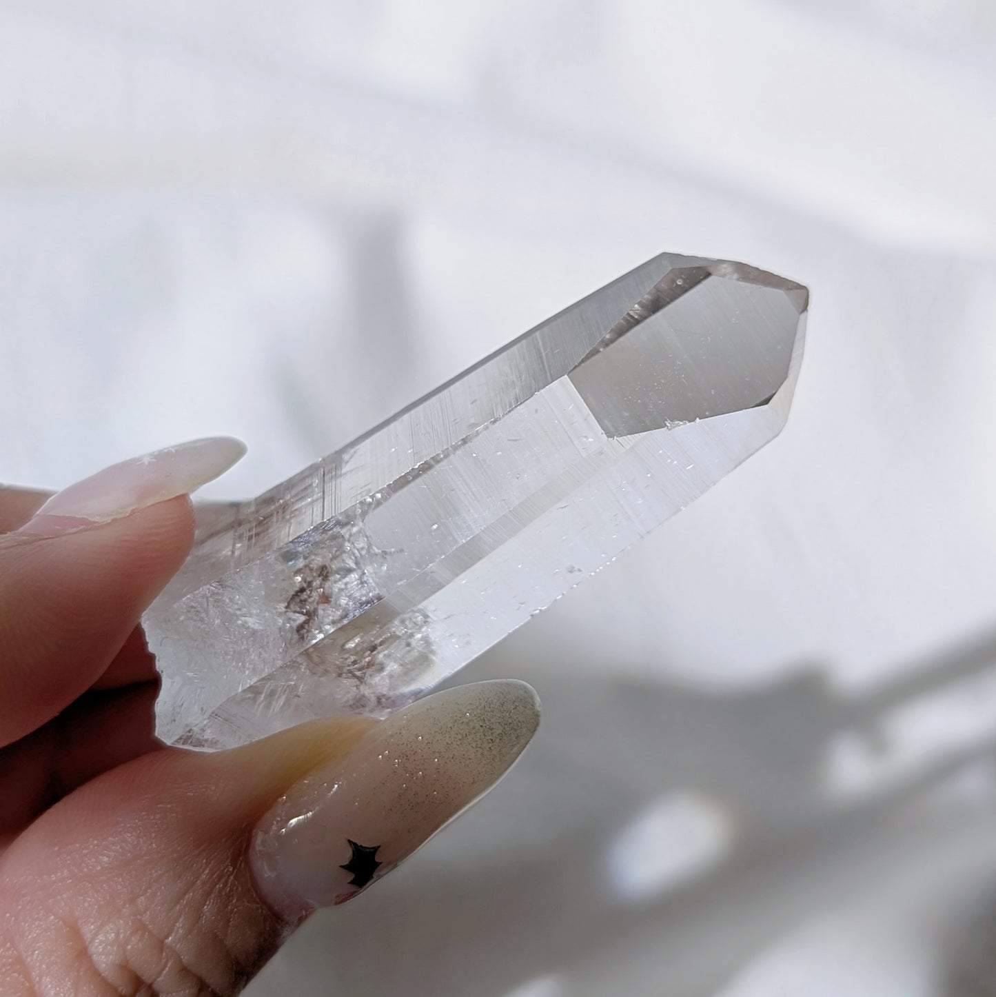 [LE12] High grade Lemurian Seed Quartz with rainbow, Colombia