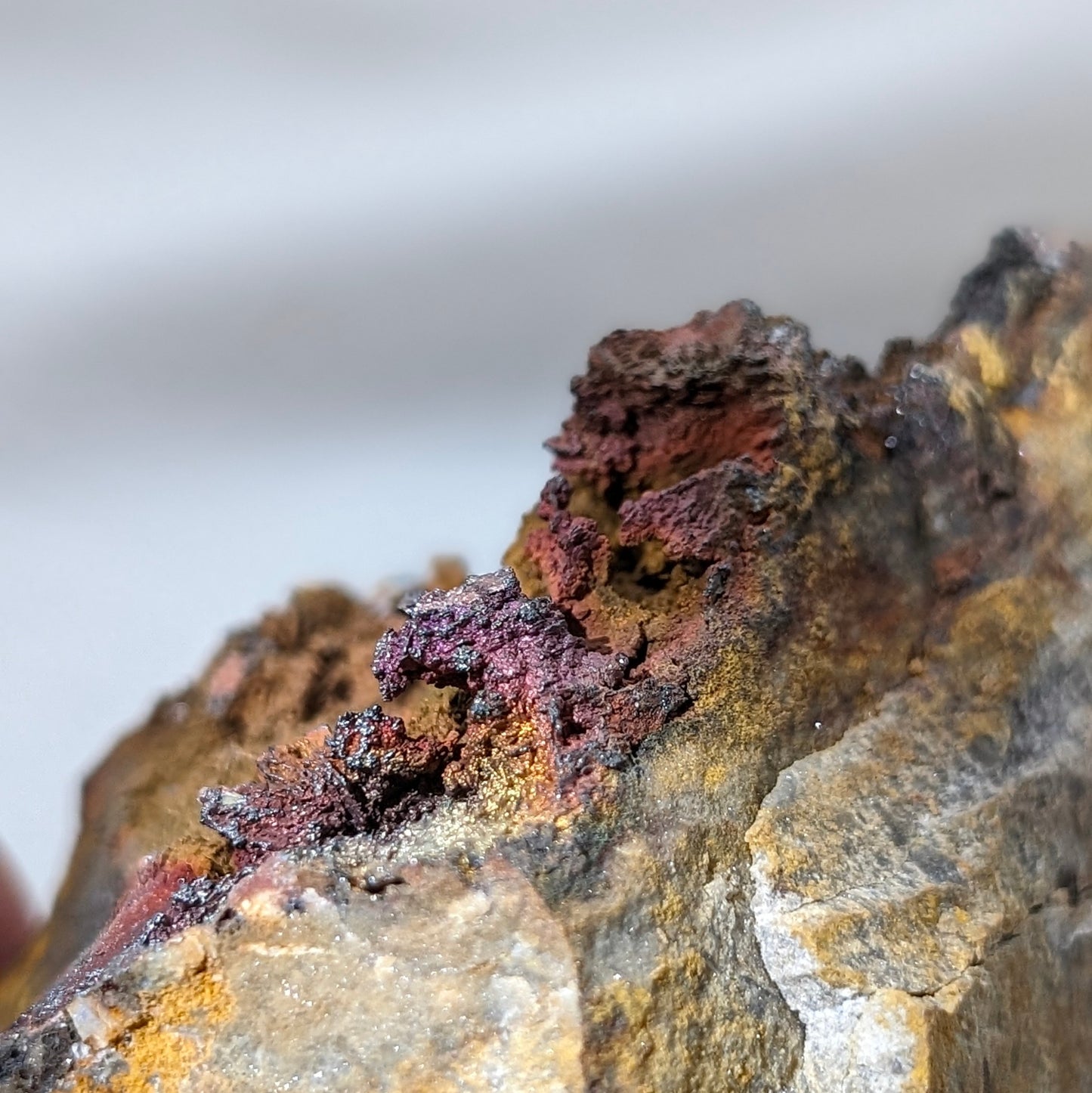 [GO01] Goethite ps. Barite with iridescent Goethite and Calcite, USA