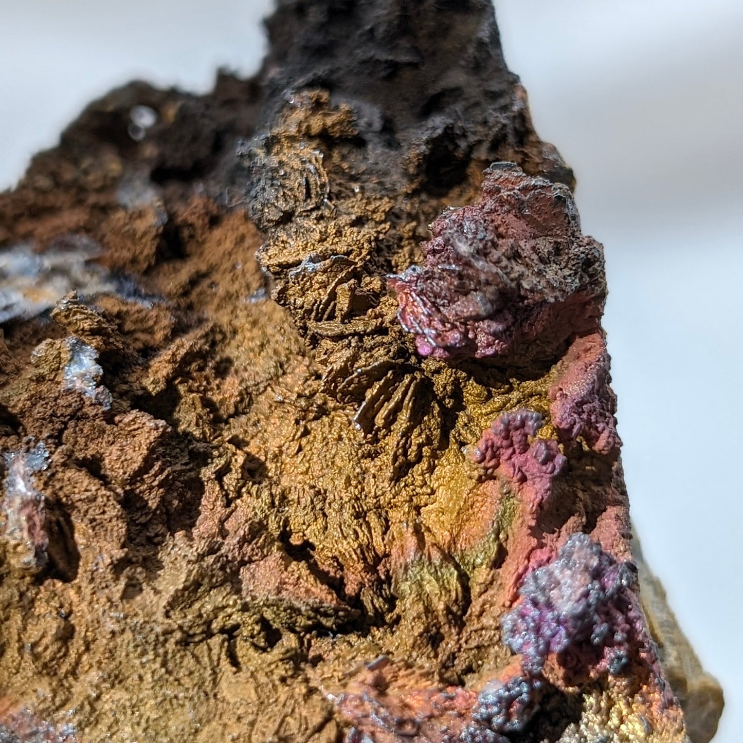 [GO01] Goethite ps. Barite with iridescent Goethite and Calcite, USA