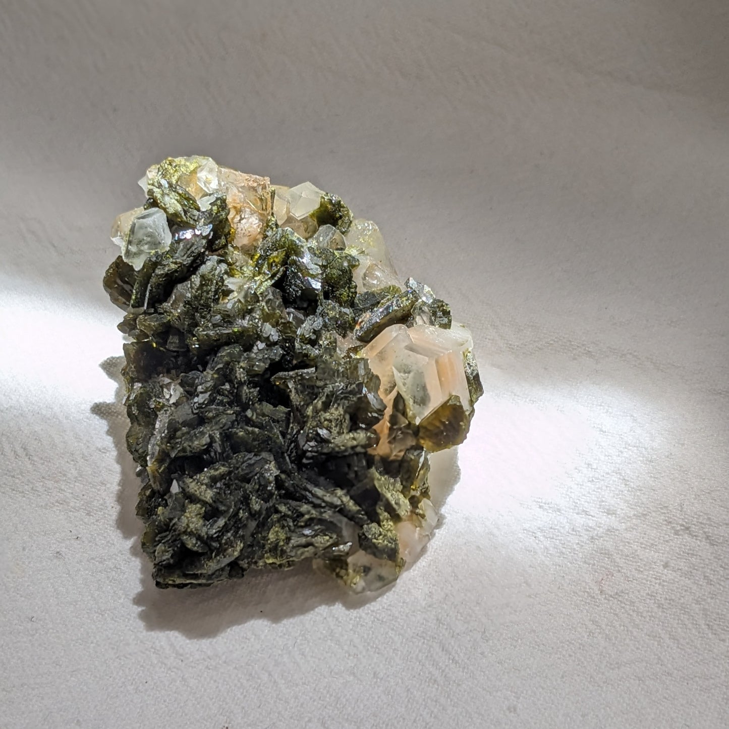 [EP01] Epidote with Clear Quartz 綠簾石水晶共生