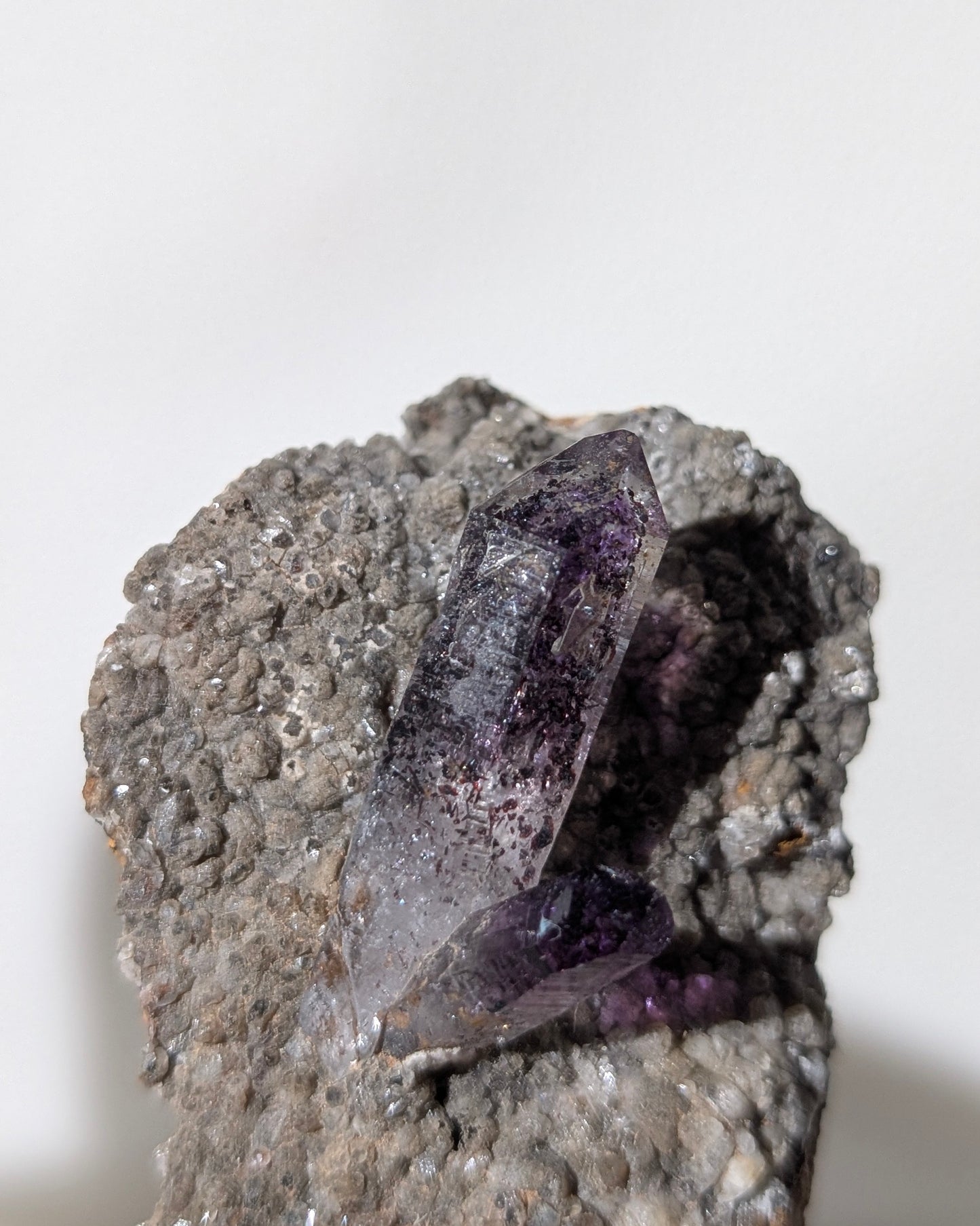 [AM04] Super Seven/Melody Stone on matrix from Namibia 納米比亞超七紫水晶