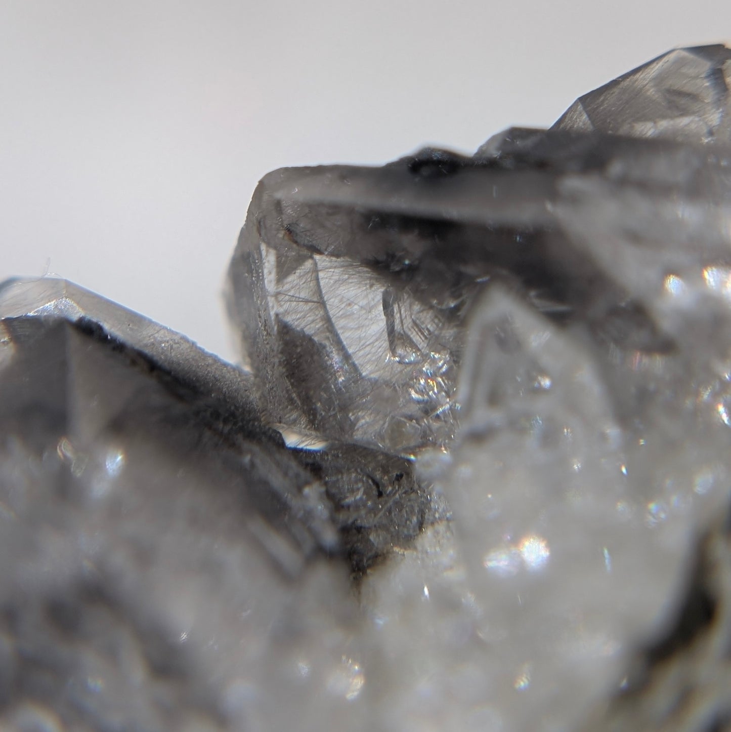 [BR03] Double Terminated Brookite Specimen on matrix, Pakistan 彩虹雙尖黑銀鈦礦標帶底岩