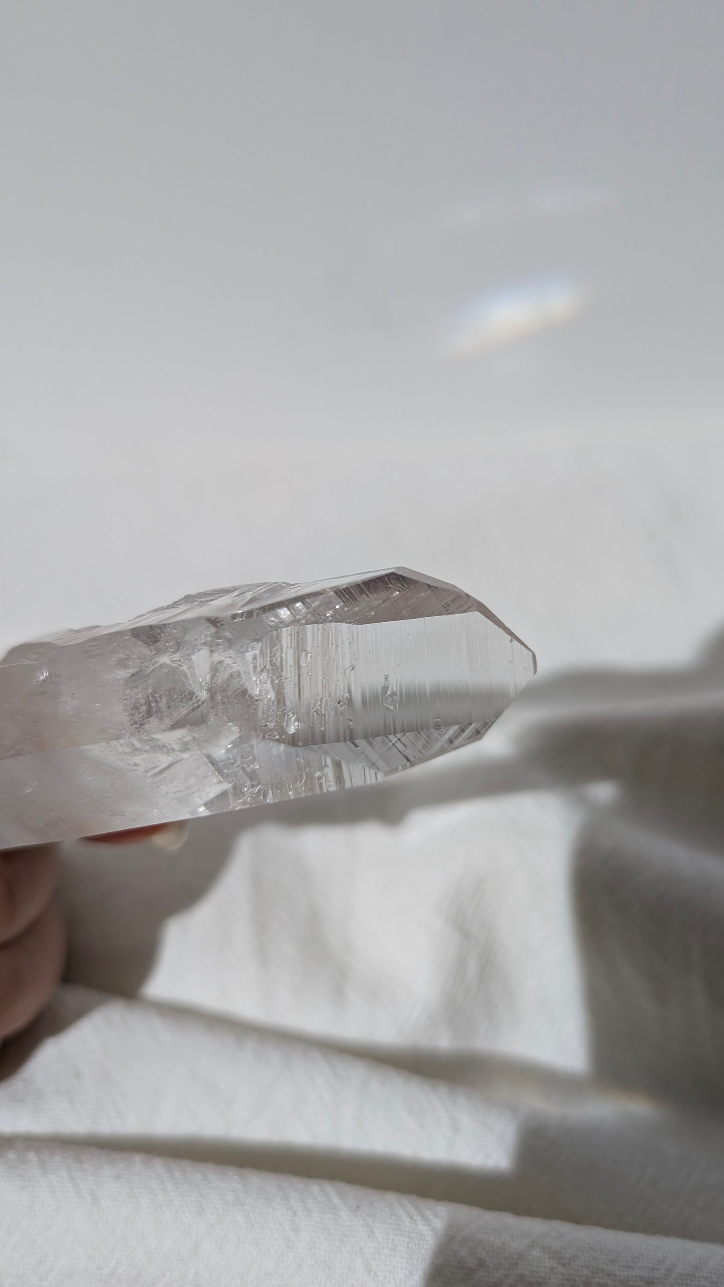 [LE11] High grade Lemurian Seed Quartz with rainbow, Colombia