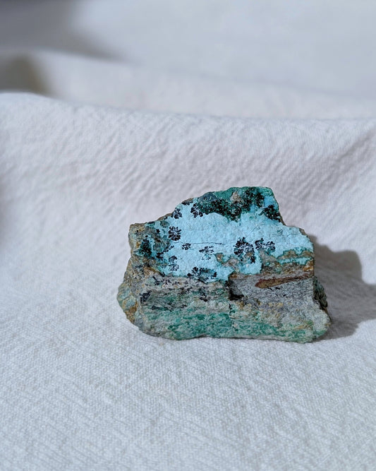 [CY09] Chrysocolla Malachite Dendrite Pyrolusite, Congo 孔雀礦矽孔雀礦軟錳礦共生
