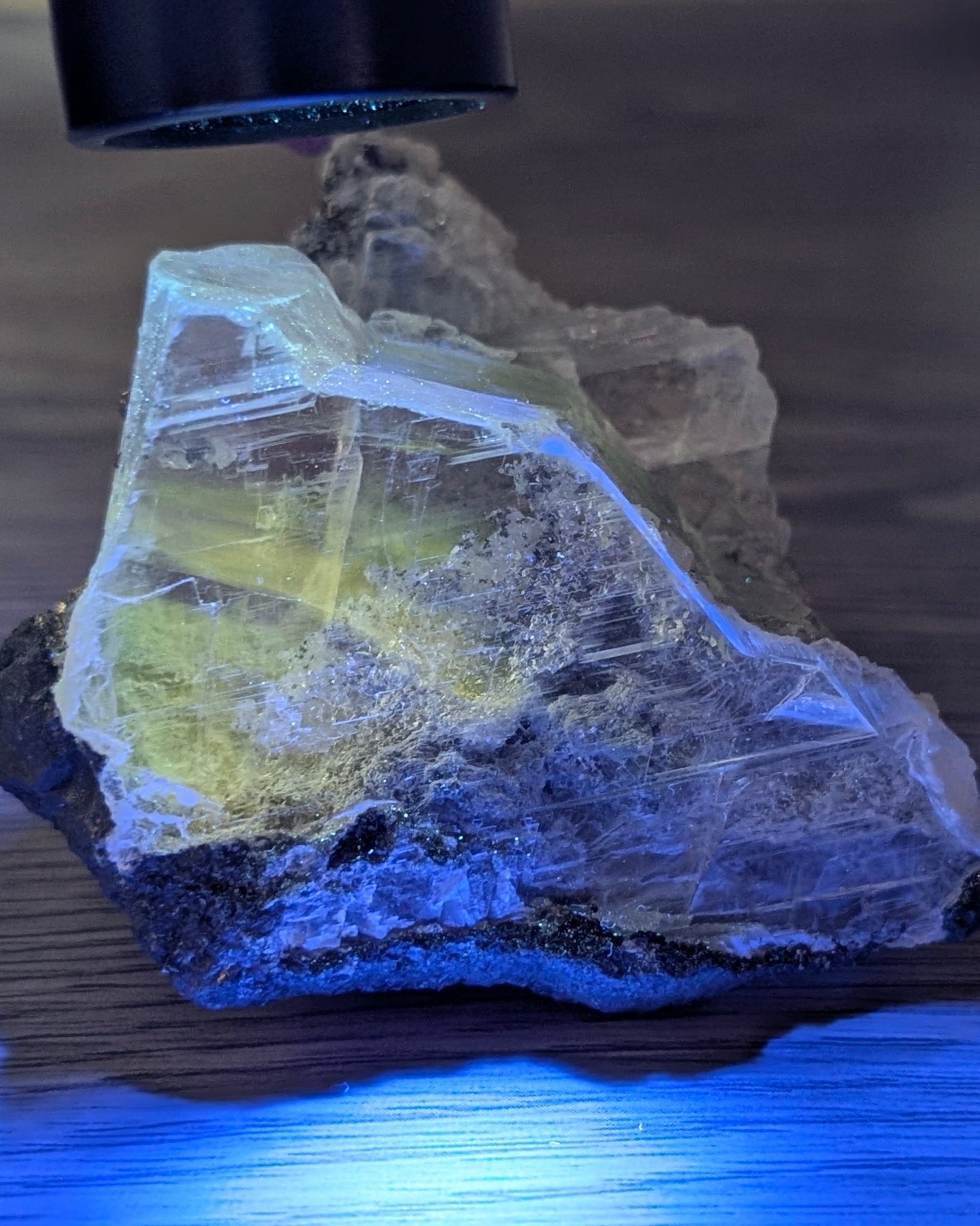 [SE12] Selenite white Lodolite on Galena Chalcopyrite 螢光透石膏