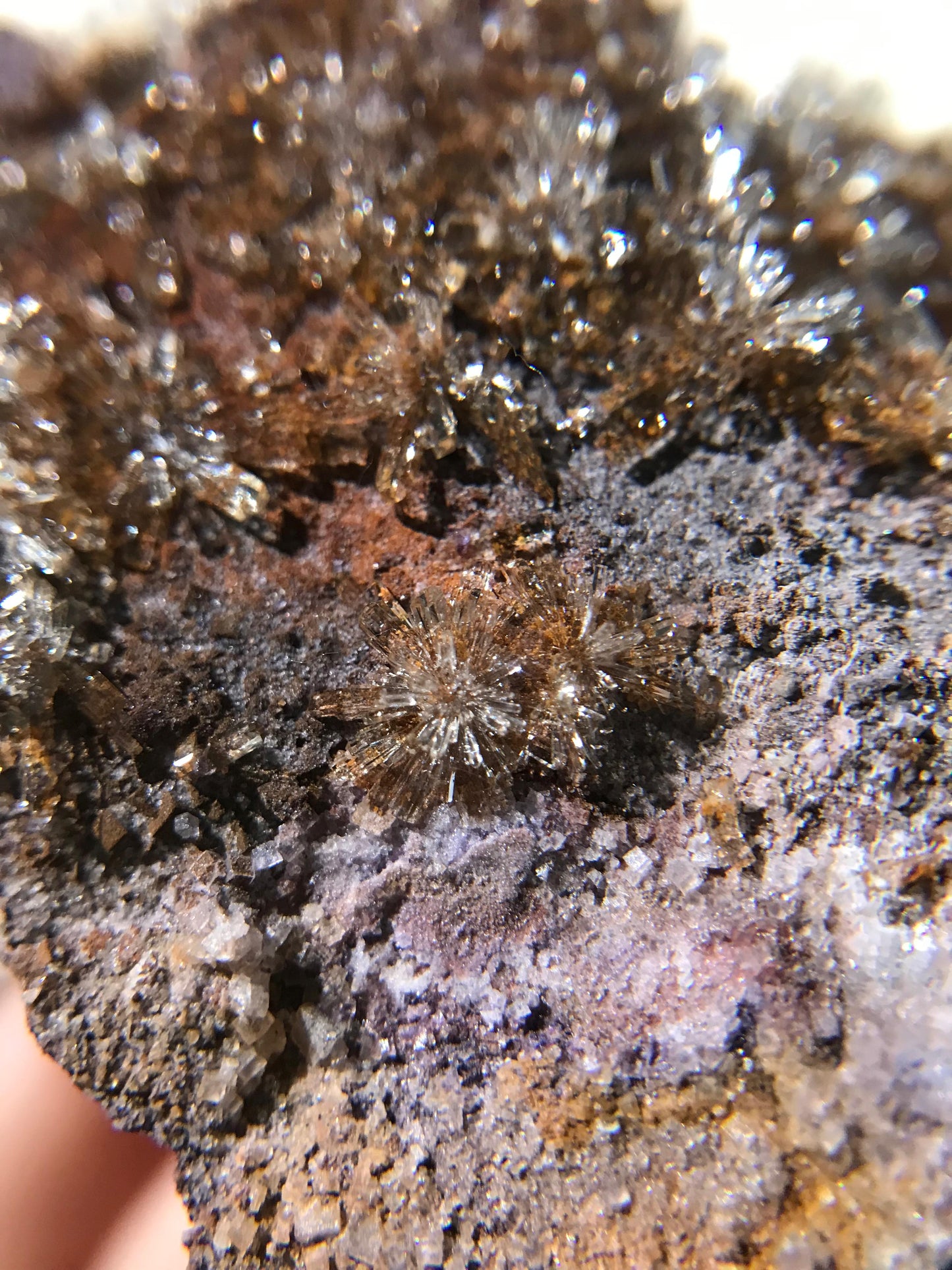 [CR11] Creedite flower on matrix 氟鋁石膏花