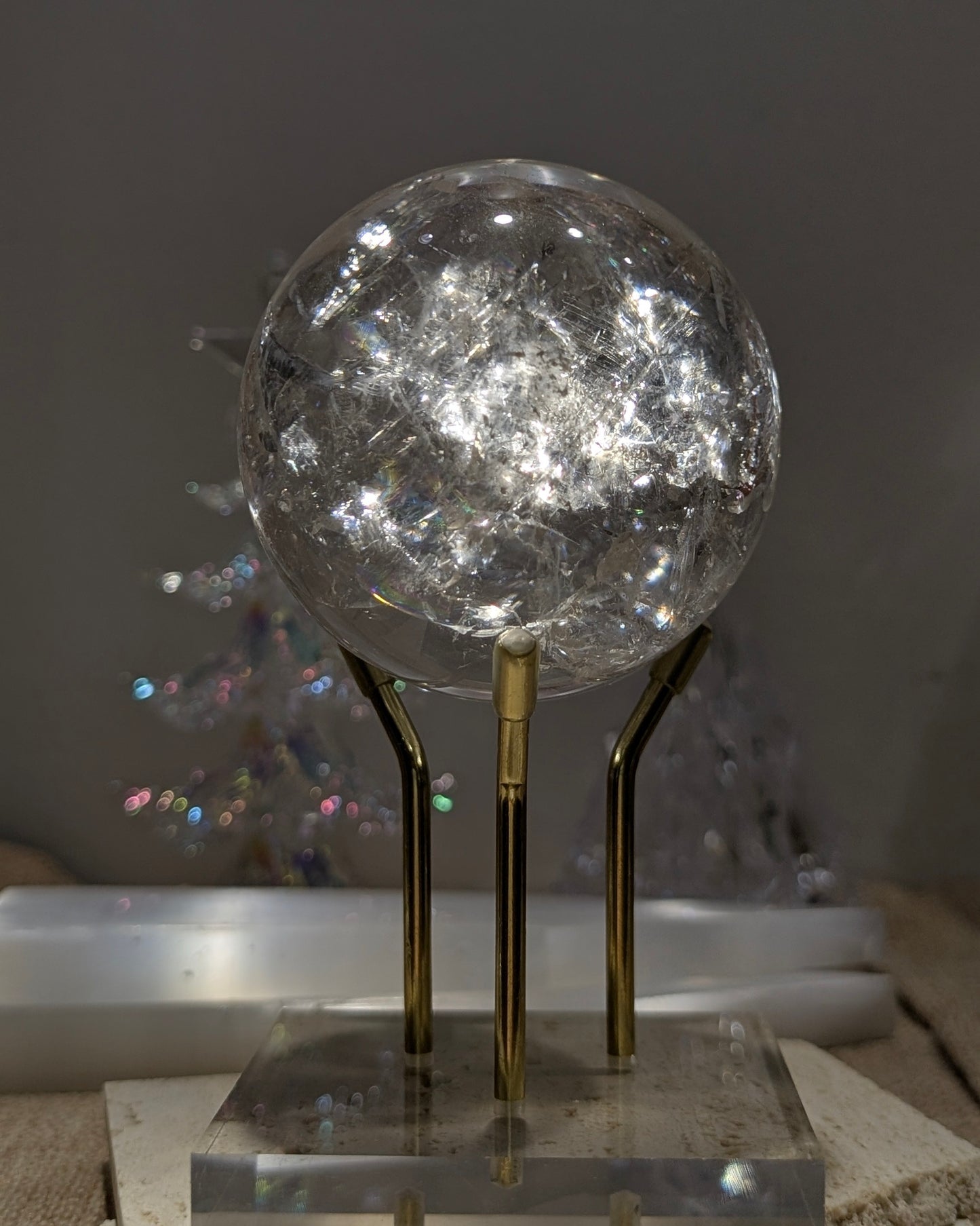 [SPCQ01] Clear Quartz Sphere with rainbow 6+cm (acrylic stand included)
