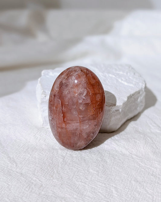 [FI01] Fire Quartz Palm Stone