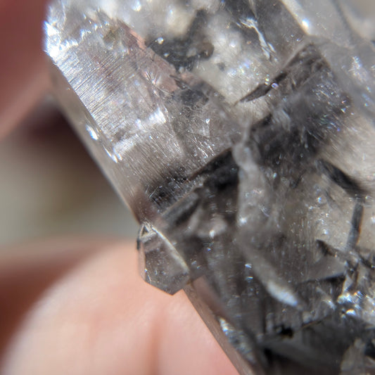 [BR05] Rare Double Terminated Brookite Specimen, Pakistan 雙尖滿礦黑銀鈦礦標