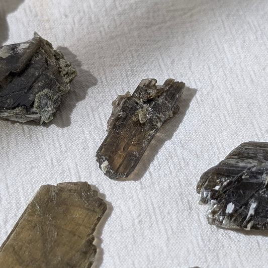 Gemmy Epidote 15pcs lot, Pakistan 高品綠簾石