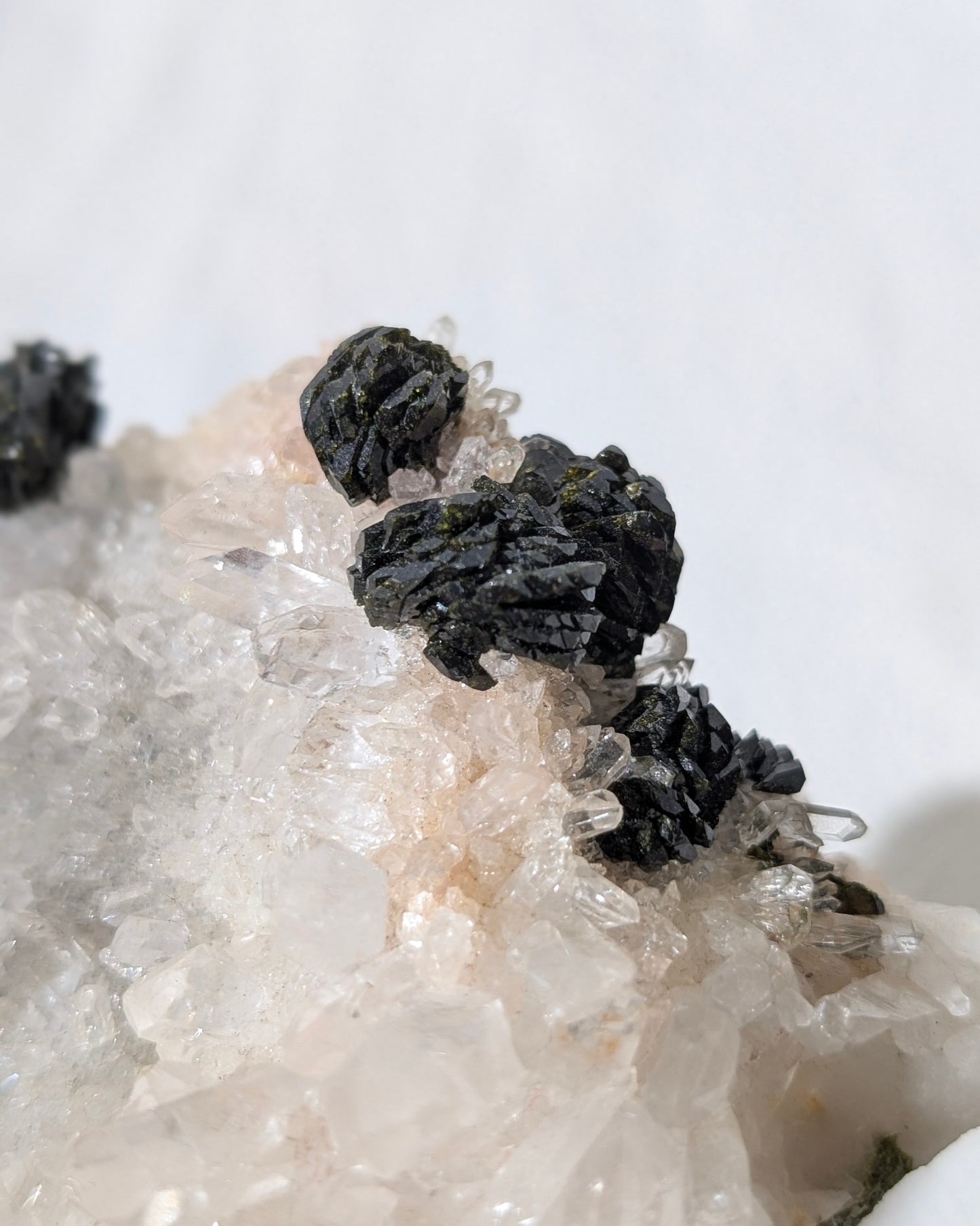[EP09] Epidote with Clear Quartz 綠簾石水晶共生(花園水晶)