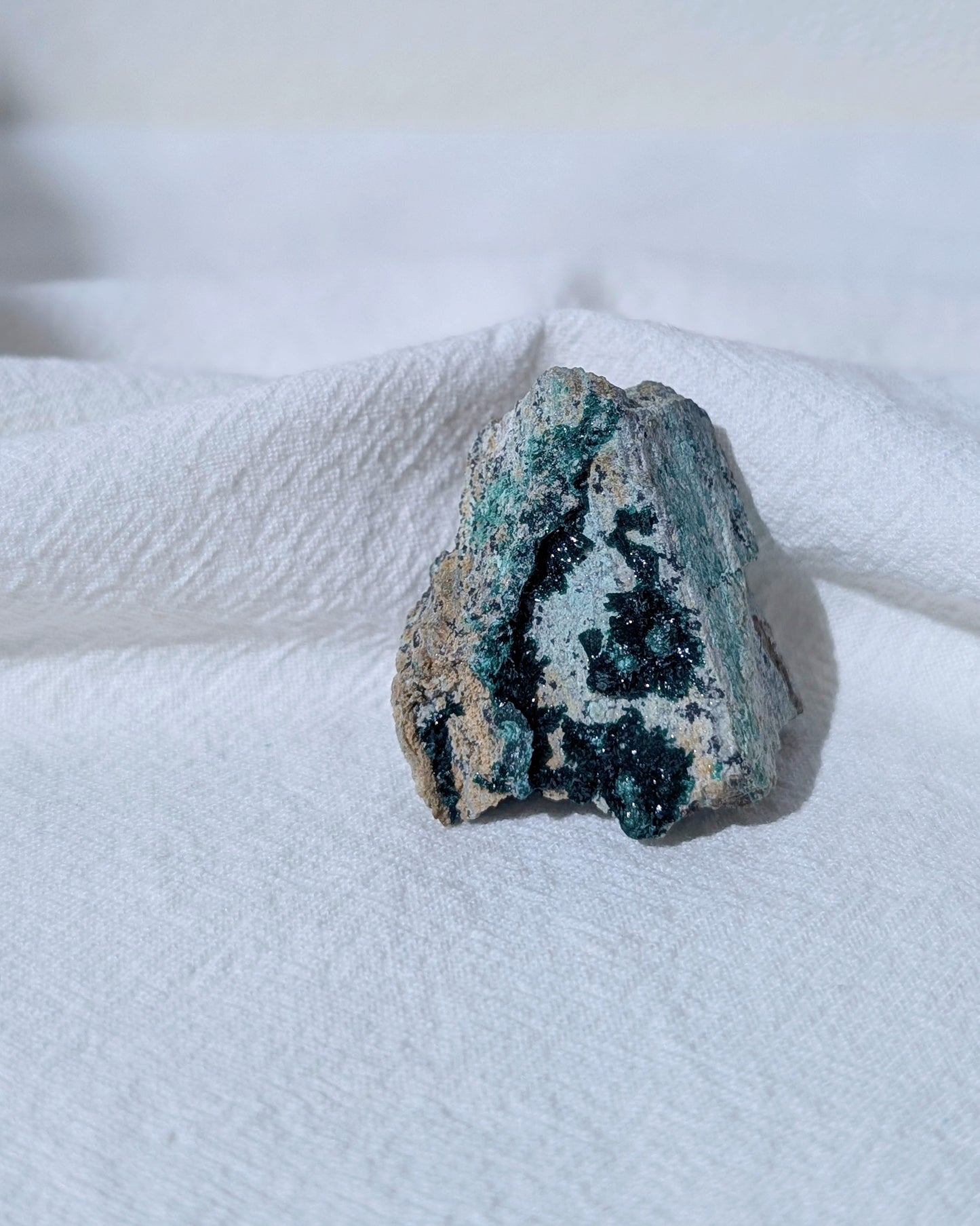 [CY09] Chrysocolla Malachite Dendrite Pyrolusite, Congo 孔雀礦矽孔雀礦軟錳礦共生