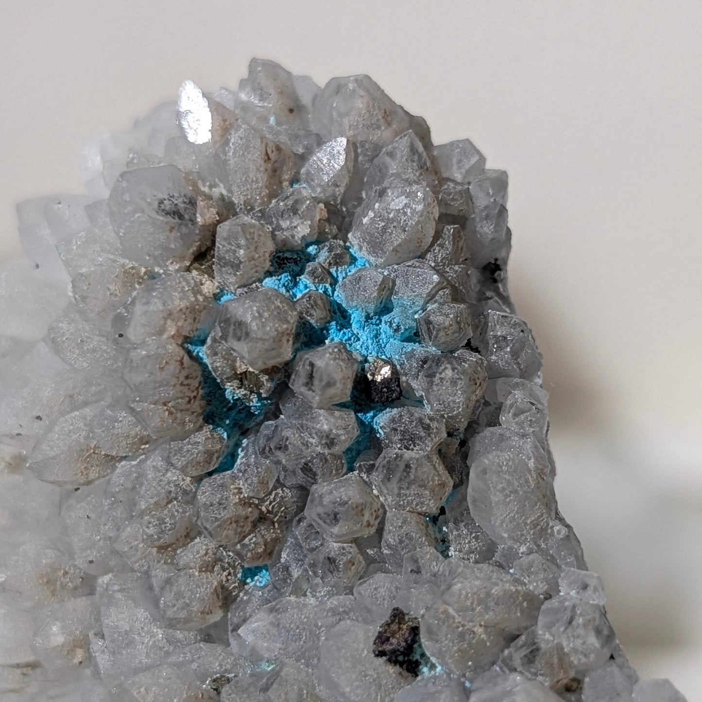 [CY07] Chrysocolla with Quartz and Pyrite 矽孔雀石石英黃鐵礦共生