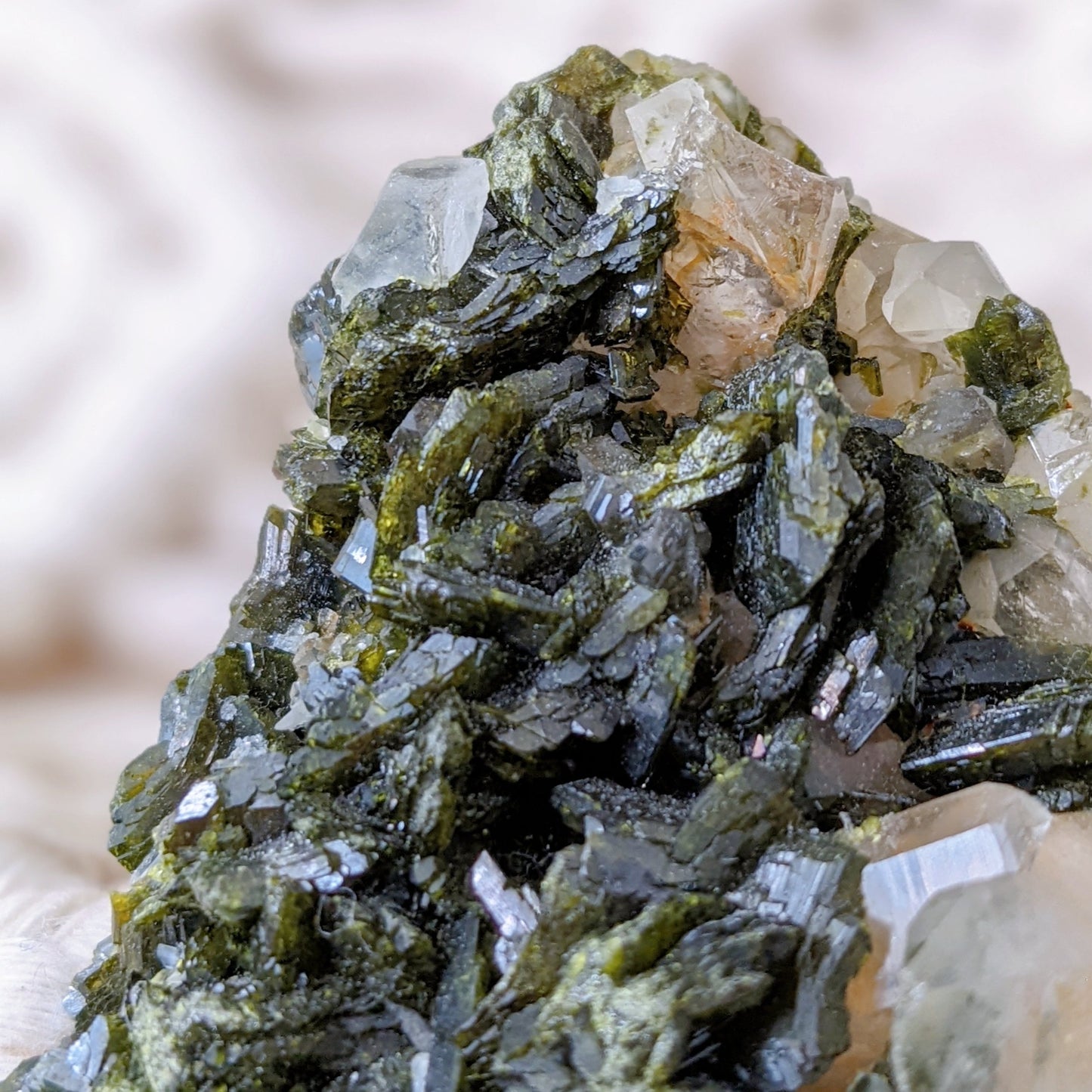 [EP01] Epidote with Clear Quartz 綠簾石水晶共生