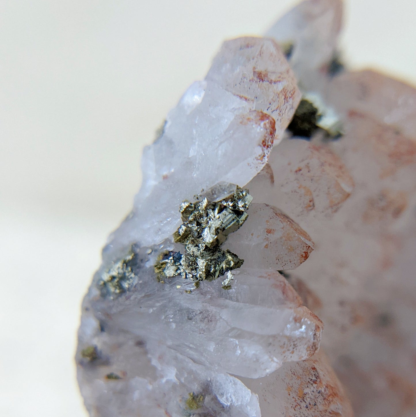 [QZ02] Quartz with Chalcopyrite and Hematite 黃銅礦赤鐵水晶共生