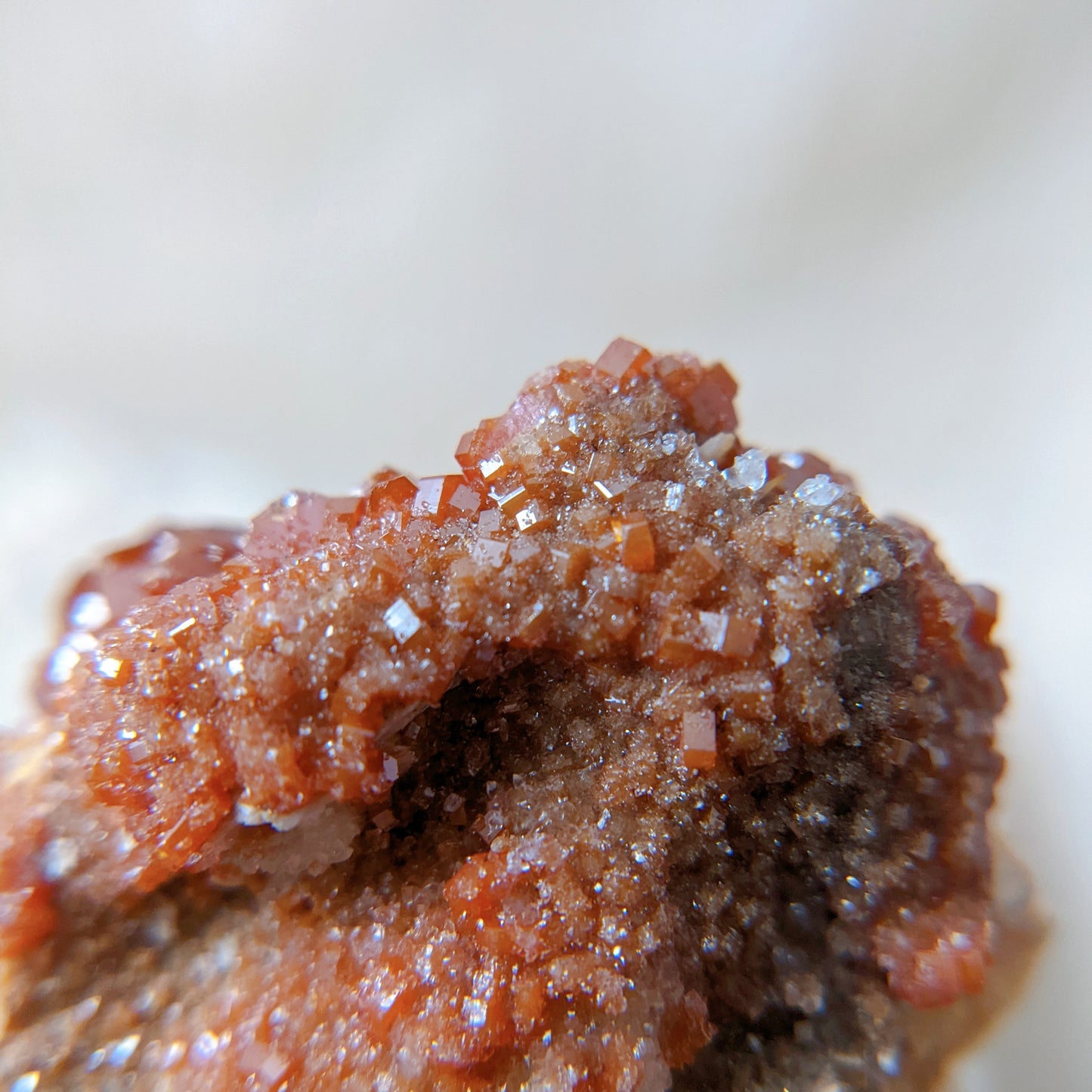 [VD01] High Grade Vanadinite on White Barite 精品摩洛哥釩鉛礦重晶石共生