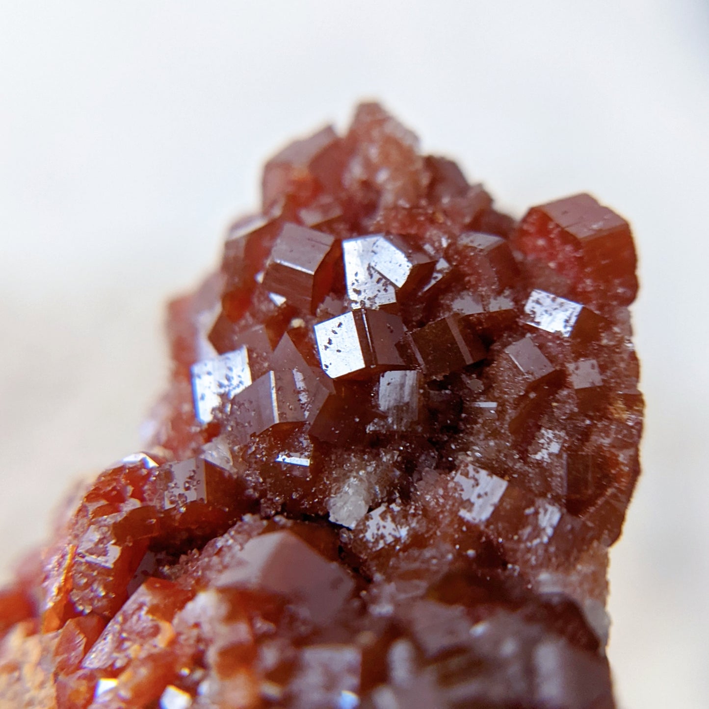 [VD03] High Grade Vanadinite on White Barite 精品摩洛哥釩鉛礦重晶石共生