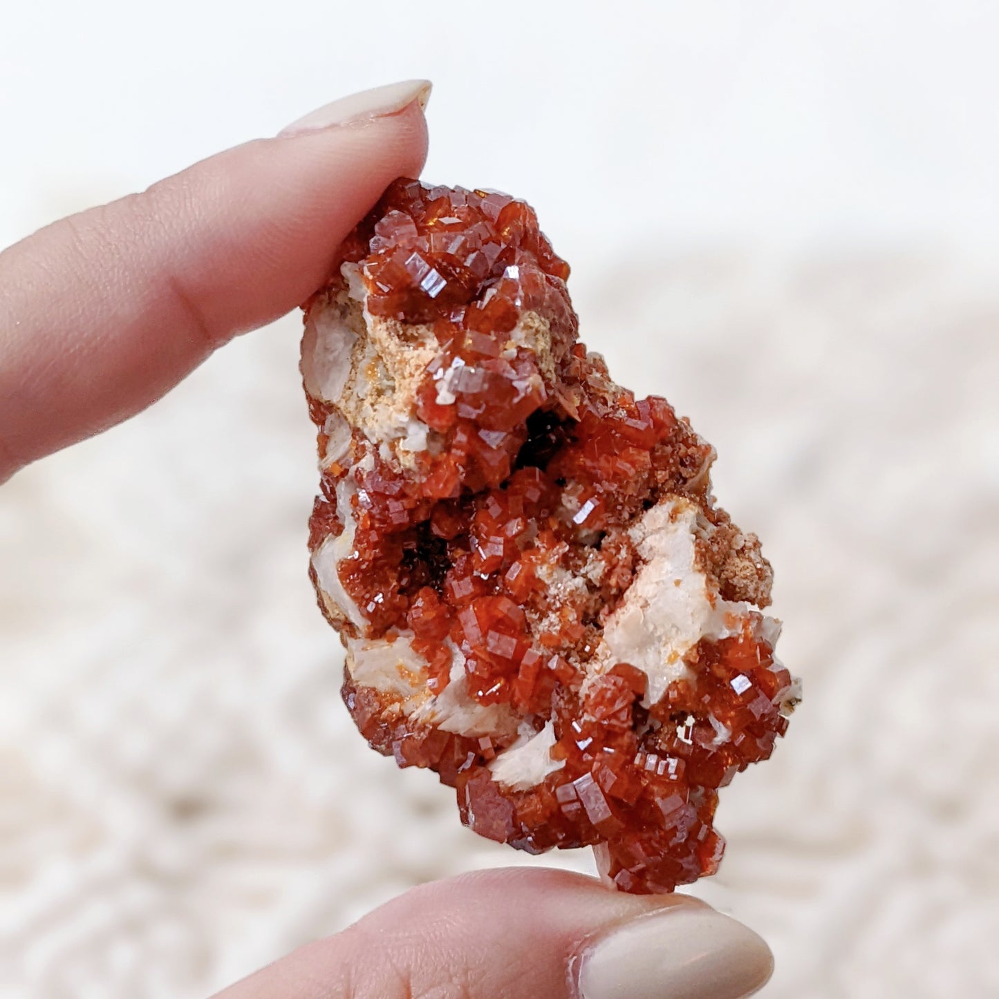 [VD03] High Grade Vanadinite on White Barite 精品摩洛哥釩鉛礦重晶石共生