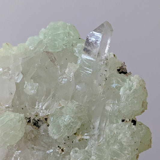 [PR03] Prehnite with Clear Quartz & Babingtonite 葡萄石白水晶矽鐵輝石共生