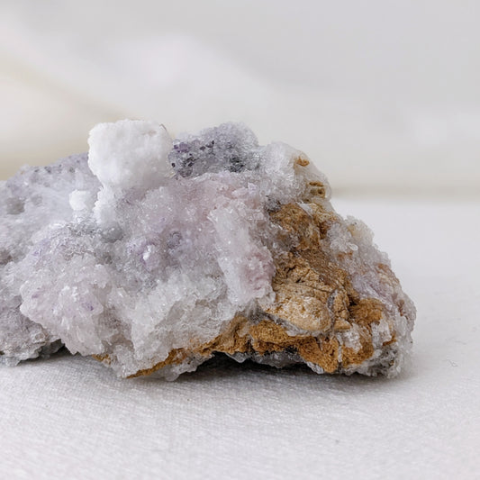 [CR06] Pastel Purple Creedite with Hyalite 粉紫氟鋁石膏玉滴石