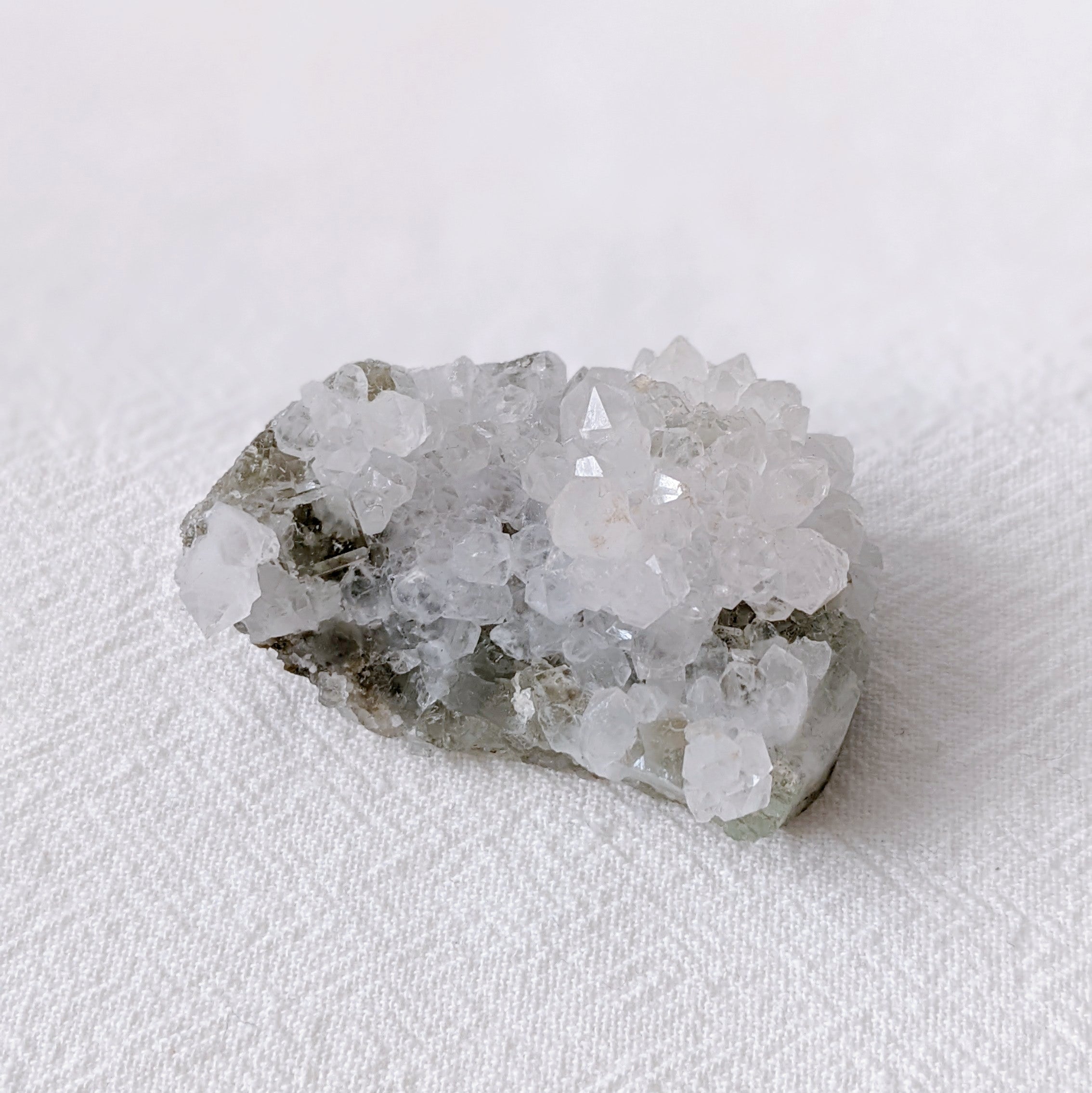 FL10] Green Glass Fluorite 香花嶺玻璃體綠螢石白水晶共生– Moonpath Stones