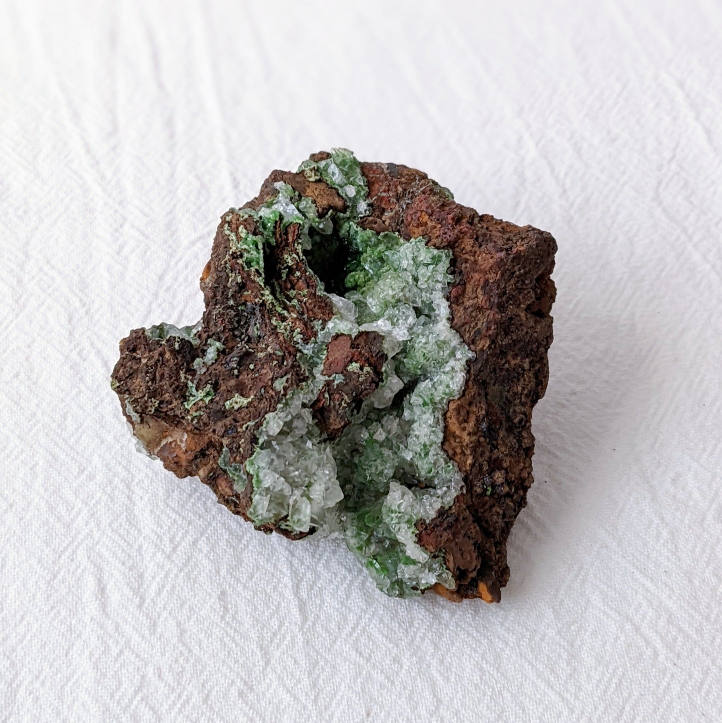 [CN03] Conichalcite in Calcite (uv reactive) 墨西哥方解石砷銅鈣石