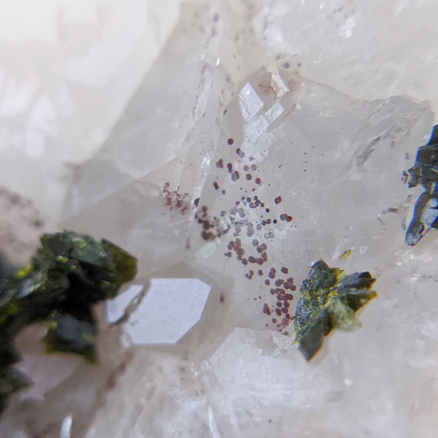 [EP06] Epidote with Clear Quartz 綠簾石水晶共生(花園水晶)