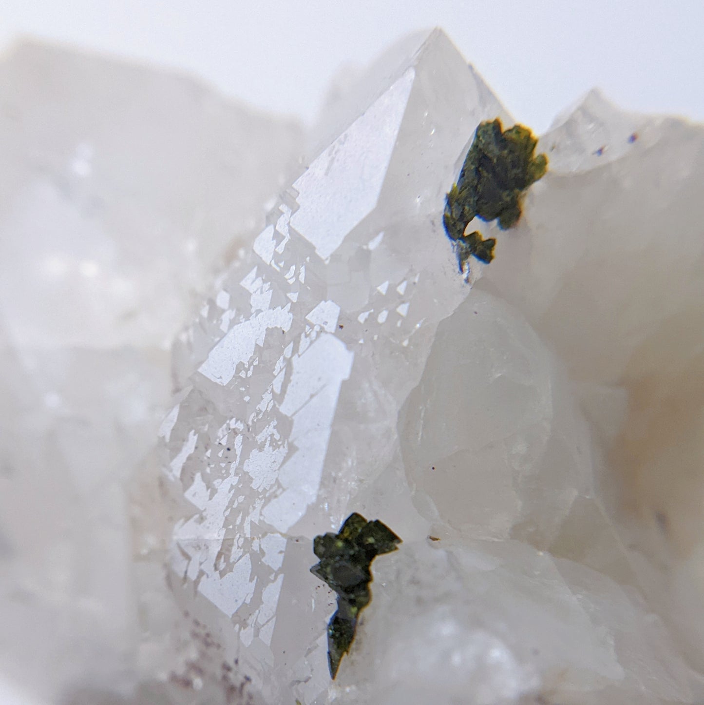 [EP06] Epidote with Clear Quartz 綠簾石水晶共生(花園水晶)