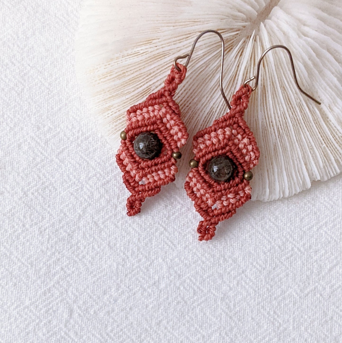 [MERU01] Golden Rutilated Quartz Macrame Earrings 金髮晶編織耳環