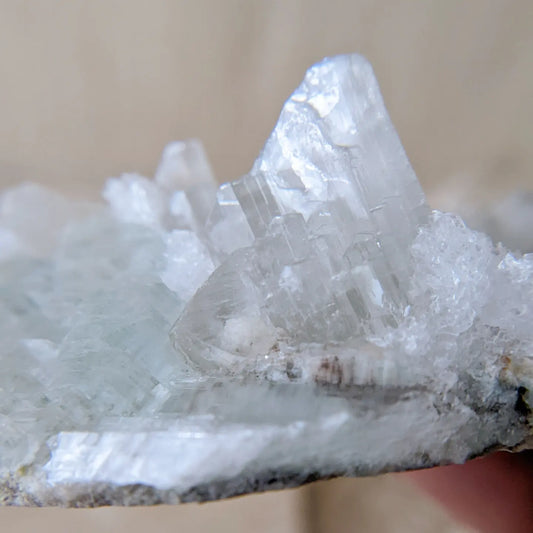 [GY03] Gypsum with White Lodolite 石膏白幽靈共生
