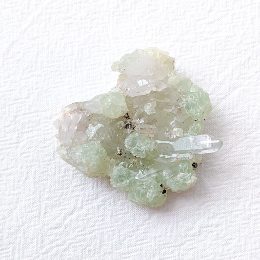 [PR03] Prehnite with Clear Quartz & Babingtonite 葡萄石白水晶矽鐵輝石共生