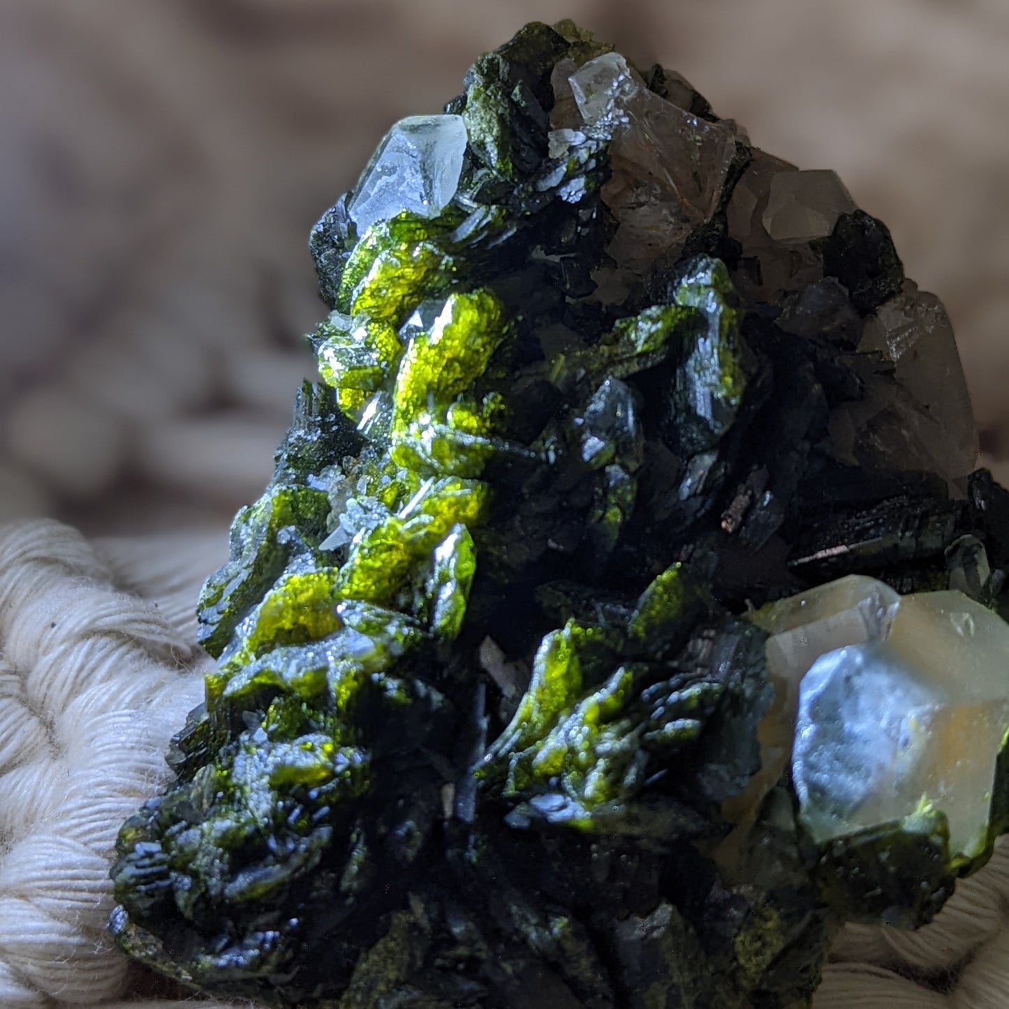 [EP01] Epidote with Clear Quartz 綠簾石水晶共生