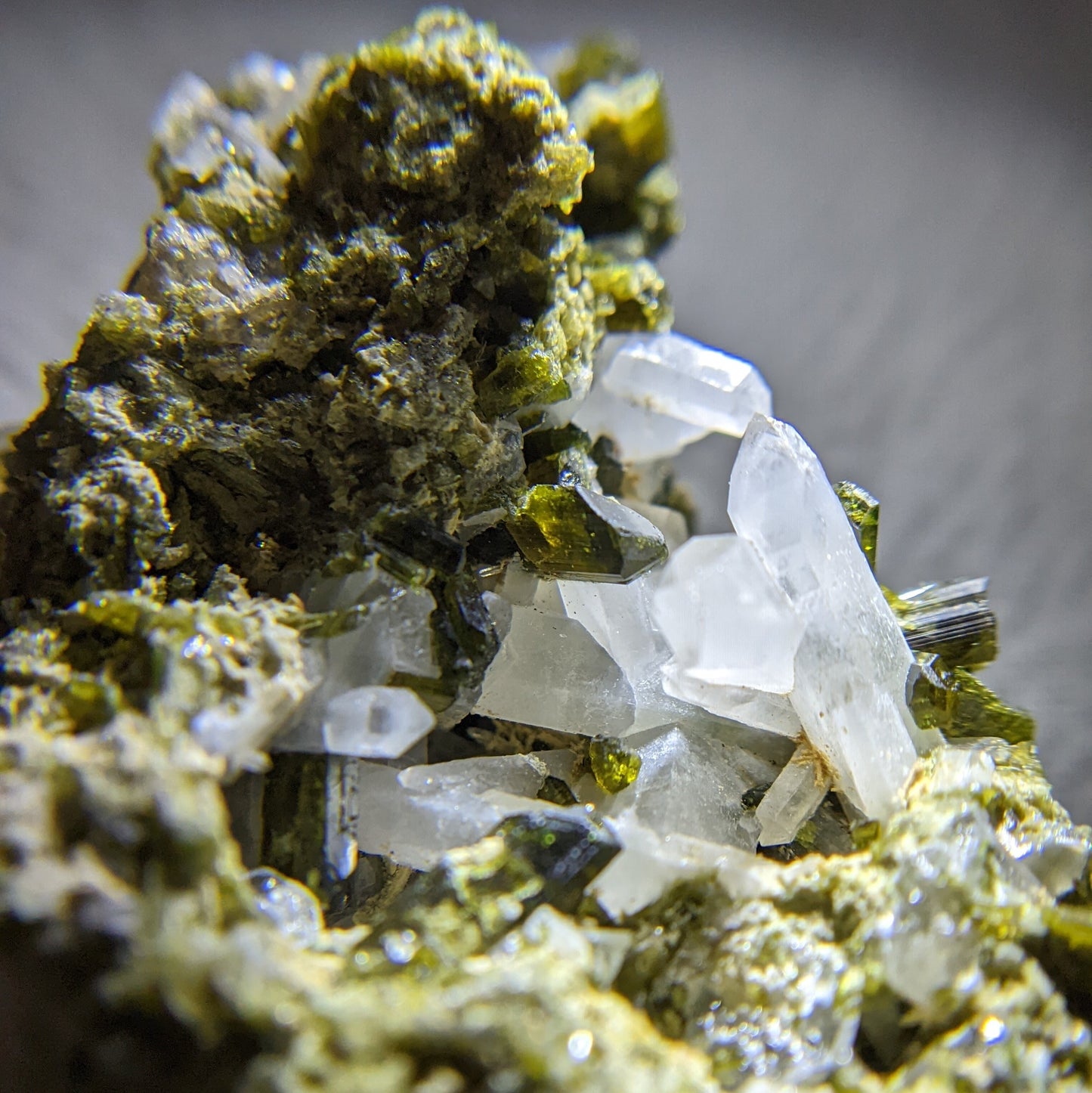 [EP02] Epidote with Quartz 秘魯綠簾石白水晶共生